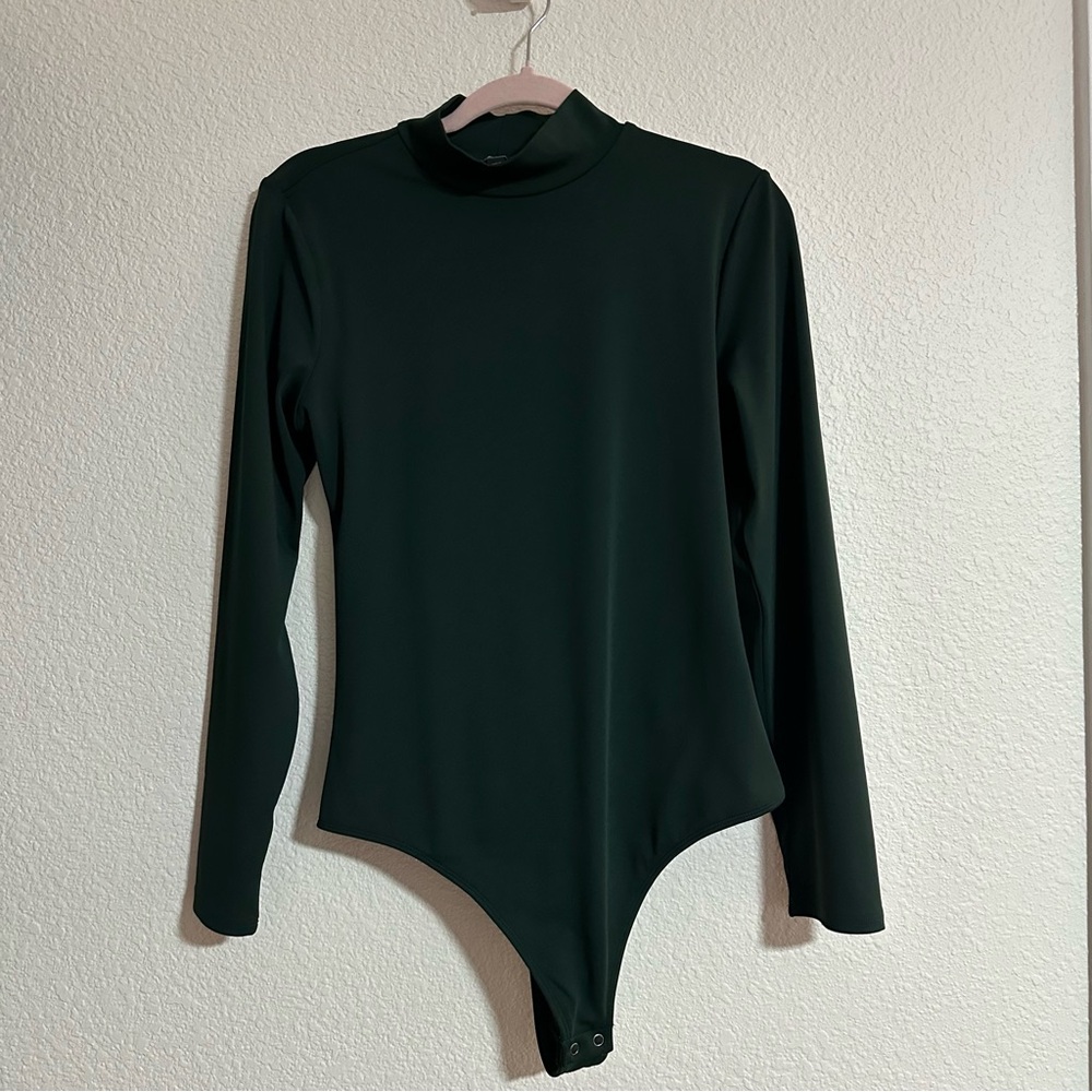 Express‎ Body Contour Green Cut-Out Back Long Sleeve Mock Neck Bodysuit Size L